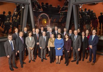 Die Vertreter der an den Max Planck Schools beteiligten tragenden Partnerinstitutionen nach der Unterzeichnung der Kooperationsvereinbarungen. Die Vertreter der an den Max Planck Schools beteiligten tragenden Partnerinstitutionen nach der Unterzeichnung der Kooperationsvereinbarungen.