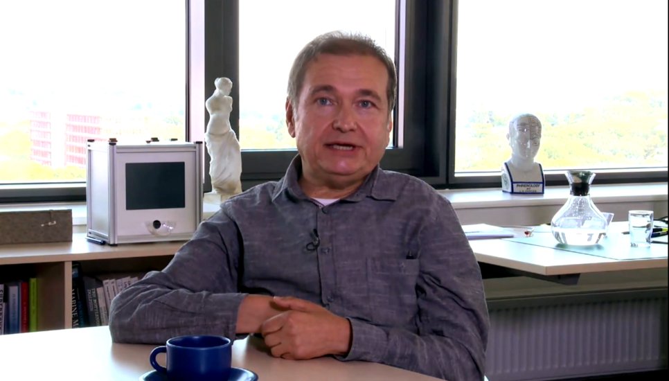 Prof. Onur Güntürkün (Fellow of the Max Planck School of Cognition), speaking about his passion for science at the Max Planck Schools Day 2020.