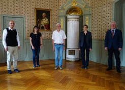 Assembly during pandemic times: meeting in person this summer between Bernhard Eitel (Rector of Heidelberg University), Anja-Désirée Senz (Vice-Rector Student Affairs and Teaching of Heidelberg University), Peter Comba (MPS MtL Executive Board member for Heidelberg University), Heike Boehm (MPS MtL General Scientific & Educational Coordinator) and Joachim Spatz (MPS MtL Chair) – from right to left.
© Image: Heidelberg University - Communication and Marketing