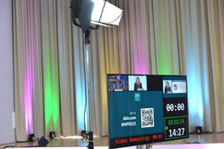 Live-broadcasted from Paderborn University, Prof. Christine Silberhorn (Fellow Max Planck School of Photonics) spoke vividly about her career, her time as a PhD student and her research.