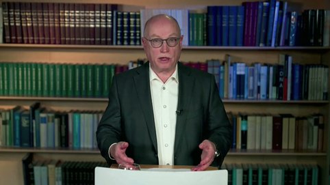 Prof. Dr. Martin Stratmann, President of the Max Planck Society, warmly welcomed the students of the new cohort and gave the audience an exciting insight into his time and experiences as a young doctoral student at the Max Planck Institute for Iron Research.