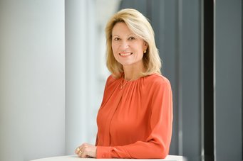 Anja Steinbeck ist seit November 2014 Rektorin der Heinrich-Heine-Universität Düsseldorf (HHU) und seit kurzem Mitglied im Lenkungsausschuss der Max Planck Schools. Die HHU ist eine der neun tragenden Partner- und Lehruniversitäten der Max Planck Schools. Anja Steinbeck ist Rektorin der Heinrich-Heine-Universität Düsseldorf und seit Ende letzten Jahres auch Mitglied im Lenkungsausschuss der Max Planck Schools