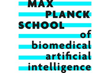 Logo-Design mit schwarzen Text auf blau gestreiftem Hintergrund zeigt den Schriftzug: Max Planck School of biomedical artificial intelligence.